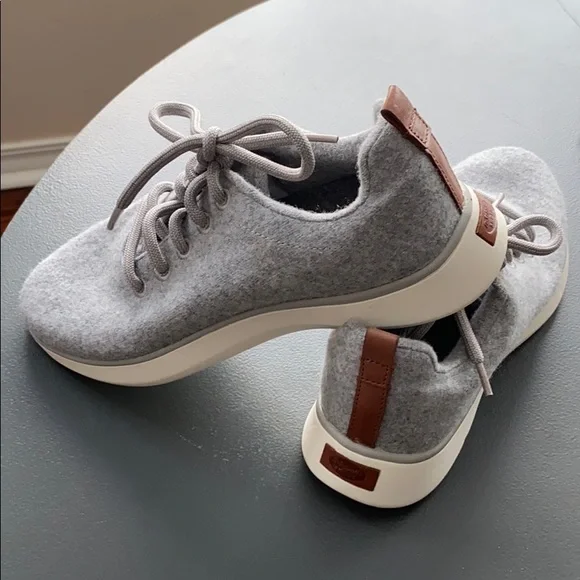 Gray Luxuriously soft walking shoes - Picture 2 of 3